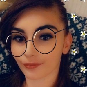 Meet your Posher, Stefany